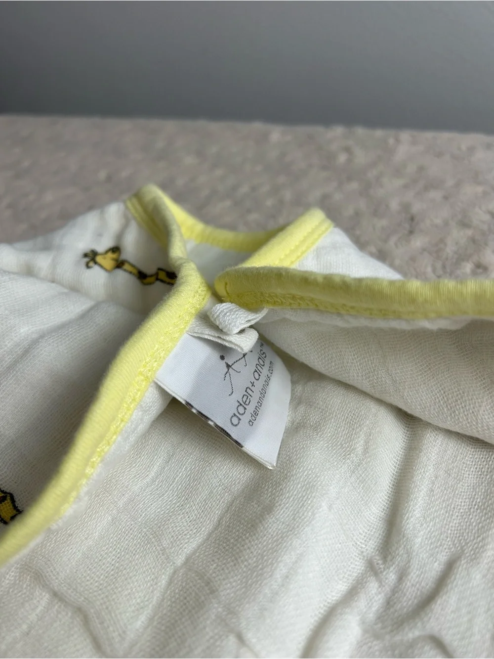 Aden + Anais Burpy Bib & Swaddle Love Book Yellow White Giraffe Print